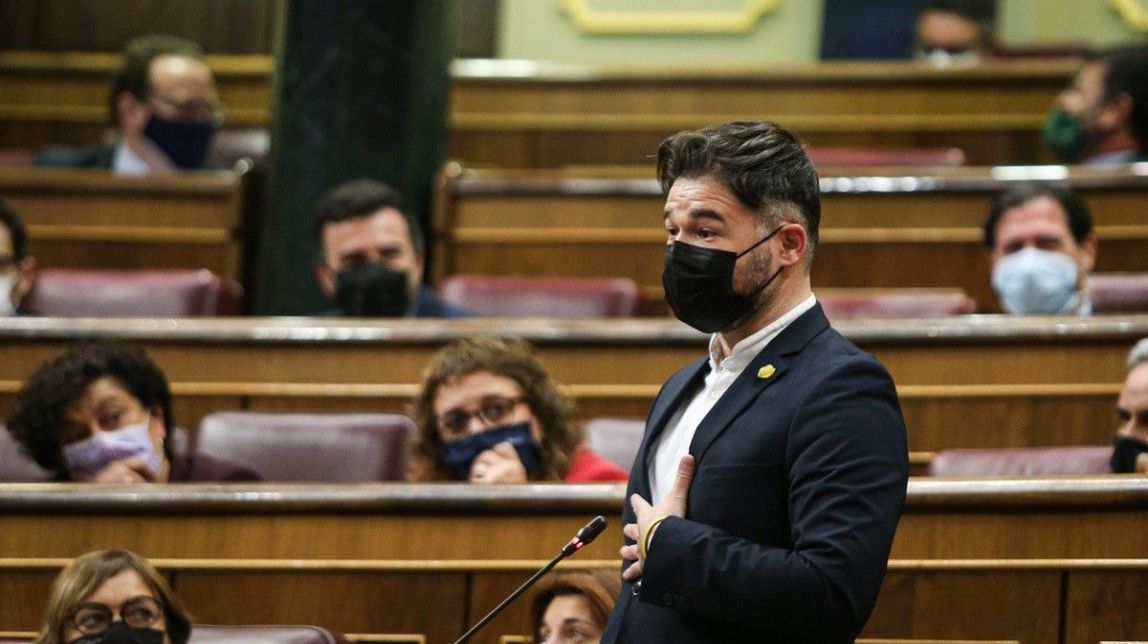 Rufián avisa Sánchez que només la taula de diàleg el salvarà de «fer les maletes» de la Moncloa