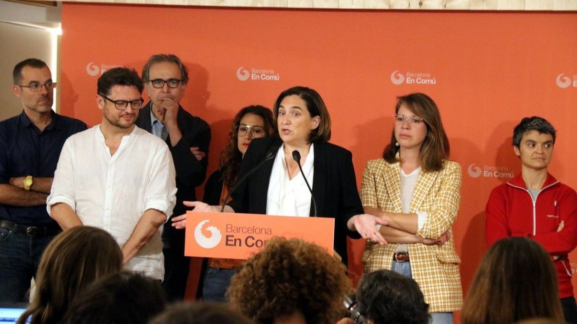 Les bases dels comuns avalen que Colau sigui alcaldessa de la mà del PSC i amb els vots de Valls