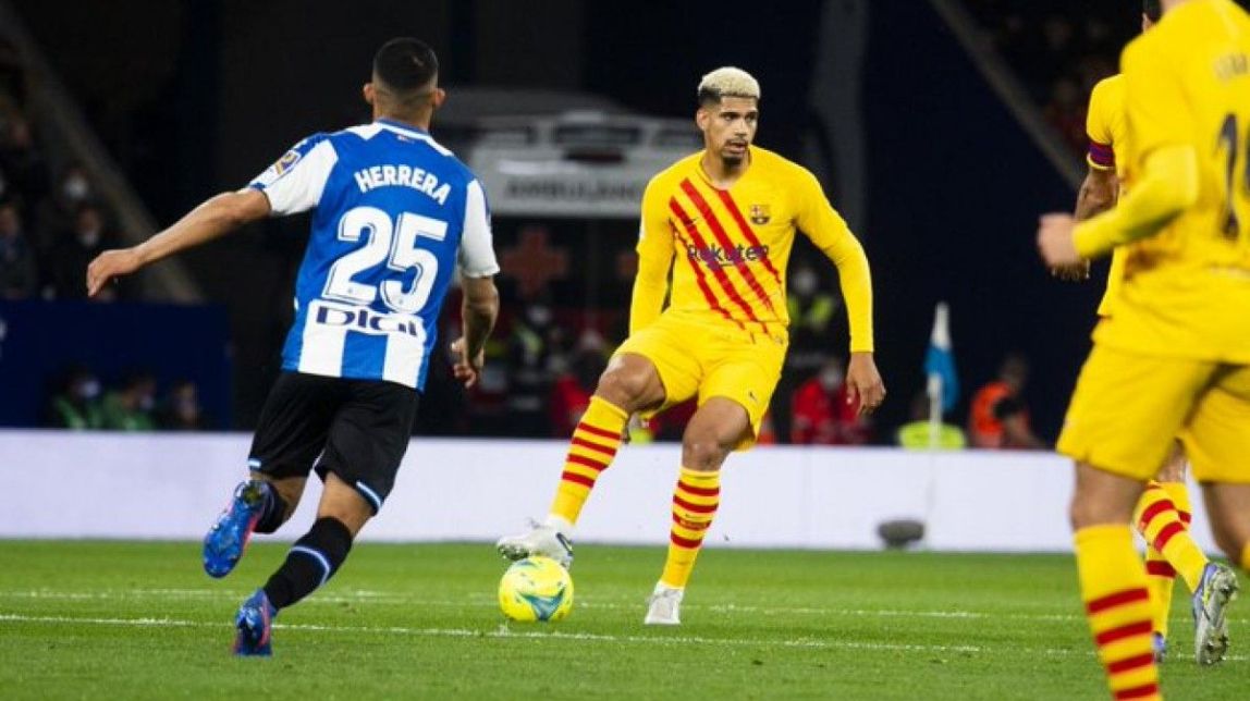 Vídeo | El polèmic gest d'Araujo al partit Espanyol-Barça