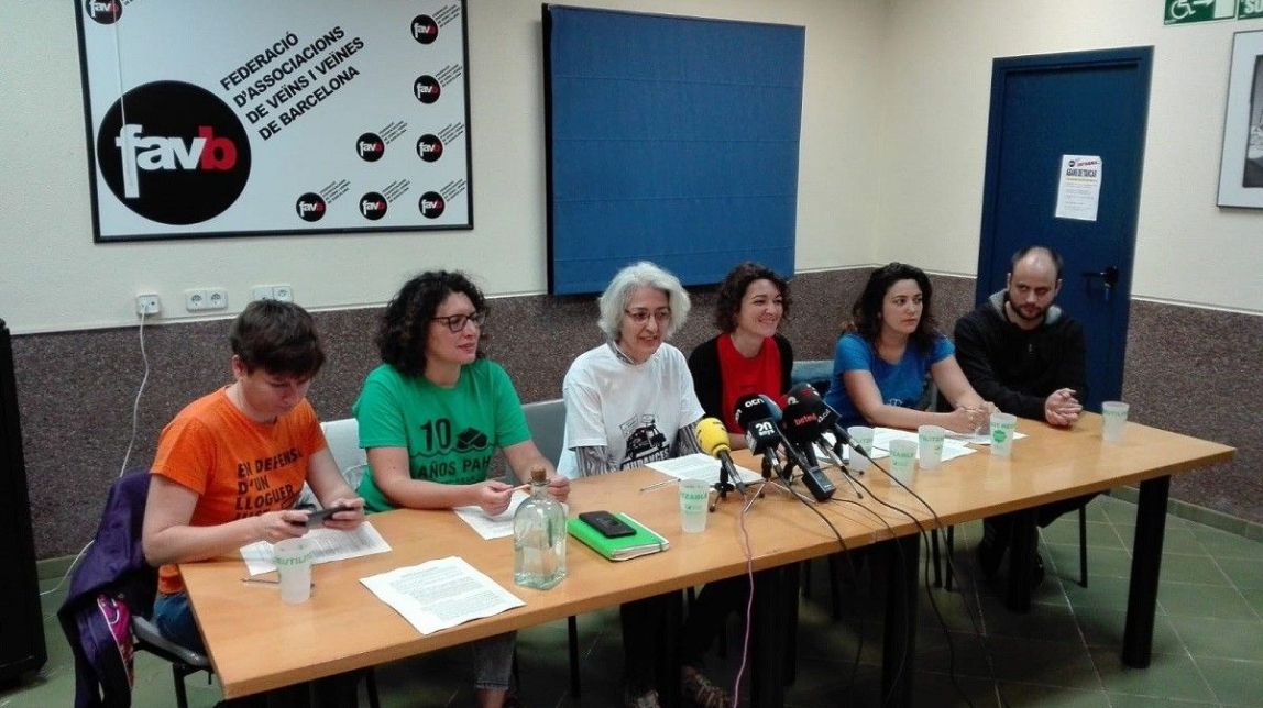 Els moviments socials critiquen el «mercadeig» per formar govern a Barcelona