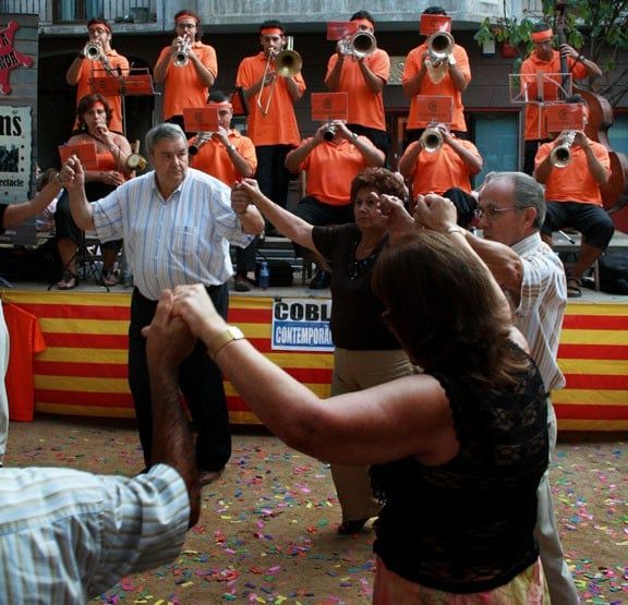 Sardanes a Sant Joan.
                                                                             |
                                                                    Guifré Miquel - |
                                                                    