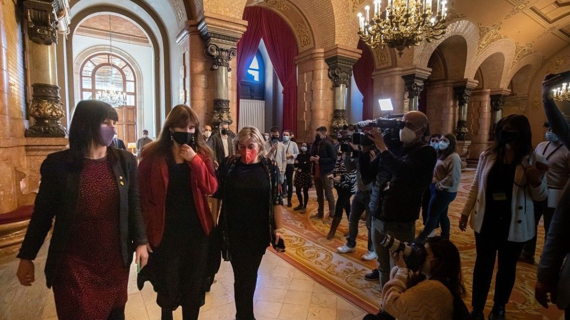 Laura Borràs, Aurora Madaula i Alba Vergés, al Parlament.
                                                                             |
                                Junts - |
                                Junts