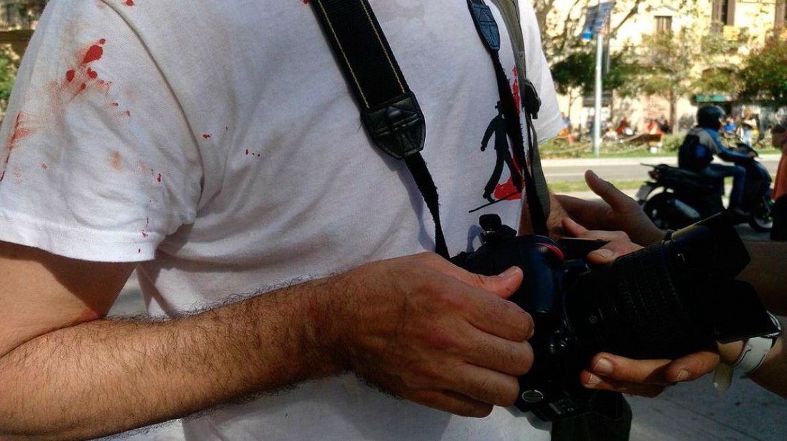 Agressions i setge als Mossos, alguns dels incidents de la manifestació unionista