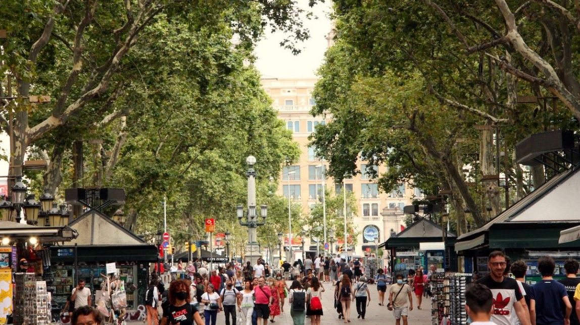 L'Ajuntament de Barcelona demana que l'oferta de la Rambla es focalitzi en els locals i no en els turistes