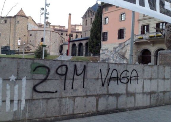 Pintada convocant a la vaga general a Ripoll.
                                                                             |
                                                                    Ajuntament de Ripoll - |
                                                                    