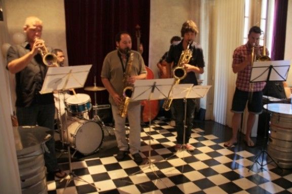 La Girona Jazz Project ha fet un tastet després de la roda de premsa del què serà el seu espectacle en el festival
                                                                             |
                                                                    Tania Tapia / ACN - |
                                                                    