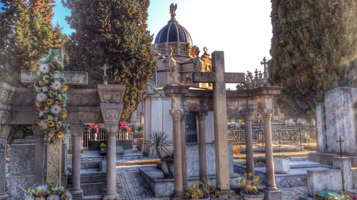 Exhumació al cementiri de Sabadell per resoldre el cas d'un nadó robat 