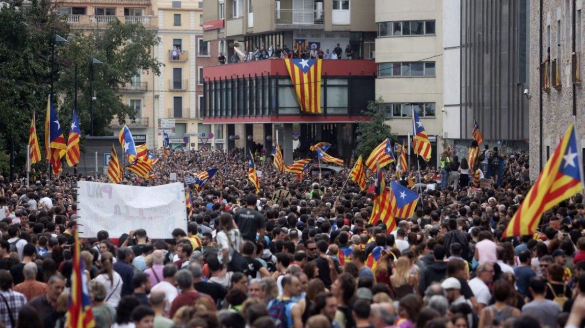 FOTOS Concentracions i talls de carretera arreu del país contra la repressió espanyola
