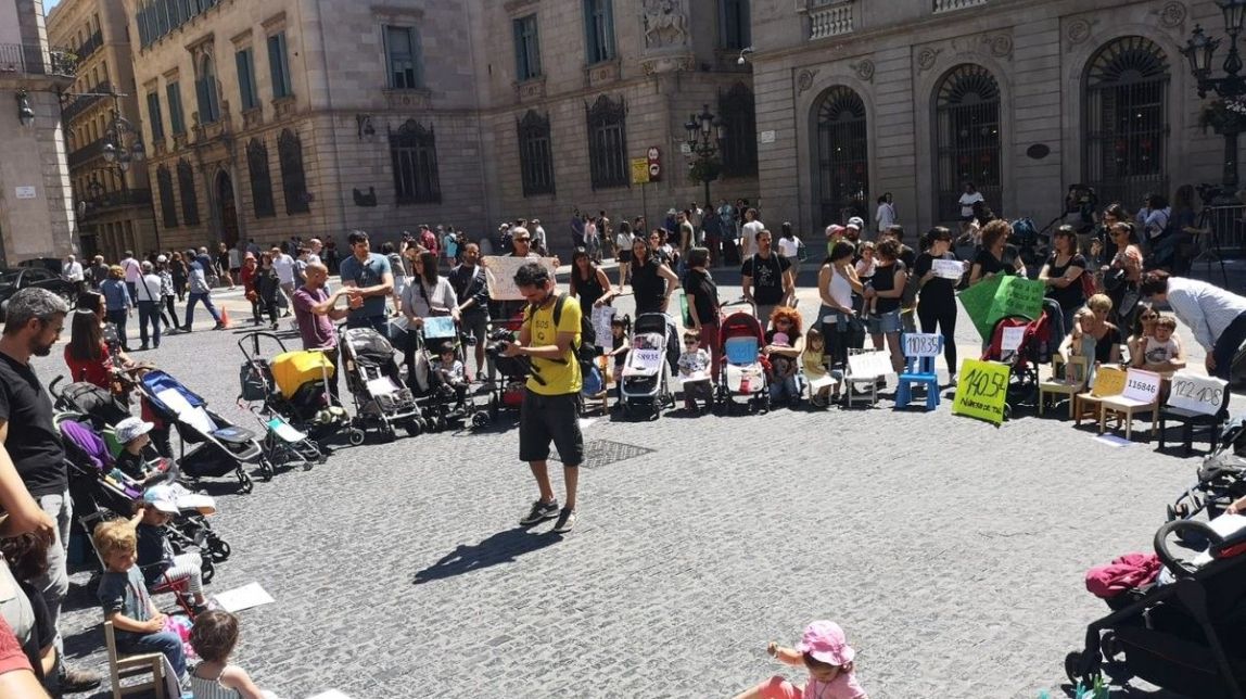 Manifestació a Barcelona contra la insuficiència de places d'educació pública
