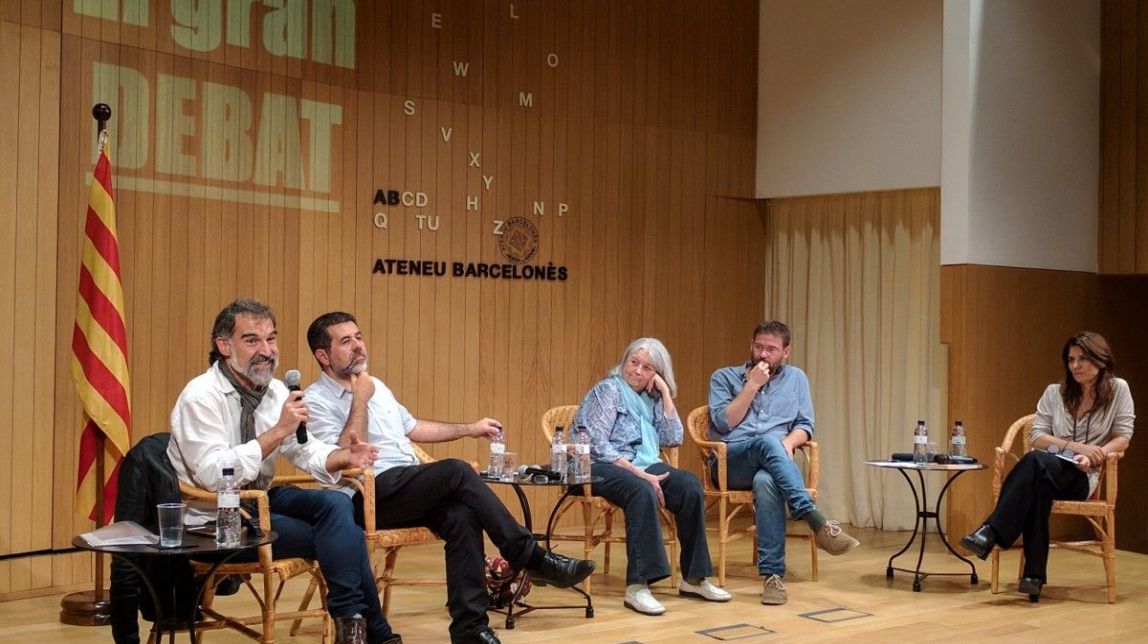 Independentistes i Podem confraternitzen abans de l'1-O: «El 'sí' i el 'no' estan igual de perseguits» 