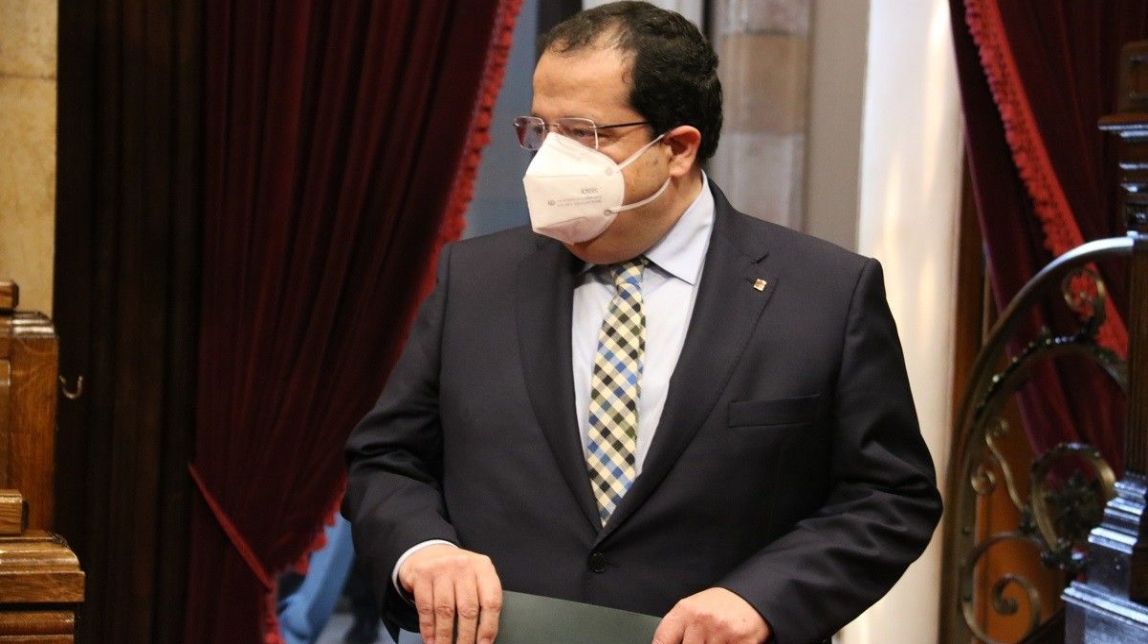 Enganxada entre Elena i Espadaler al Parlament pels canvis als Mossos