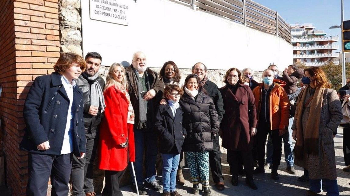 Barcelona dedica un carrer a Ana María Matute amb una falta d'ortografia