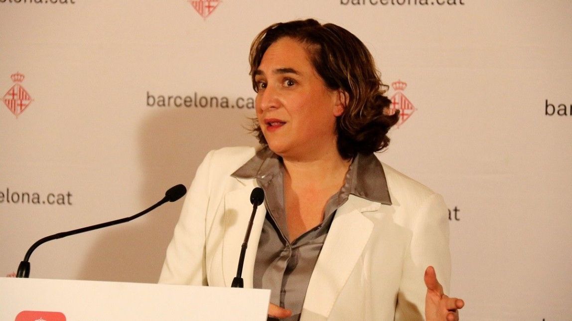 Colau descarta dimitir després de la citació judicial per presumptes subvencions irregulars
