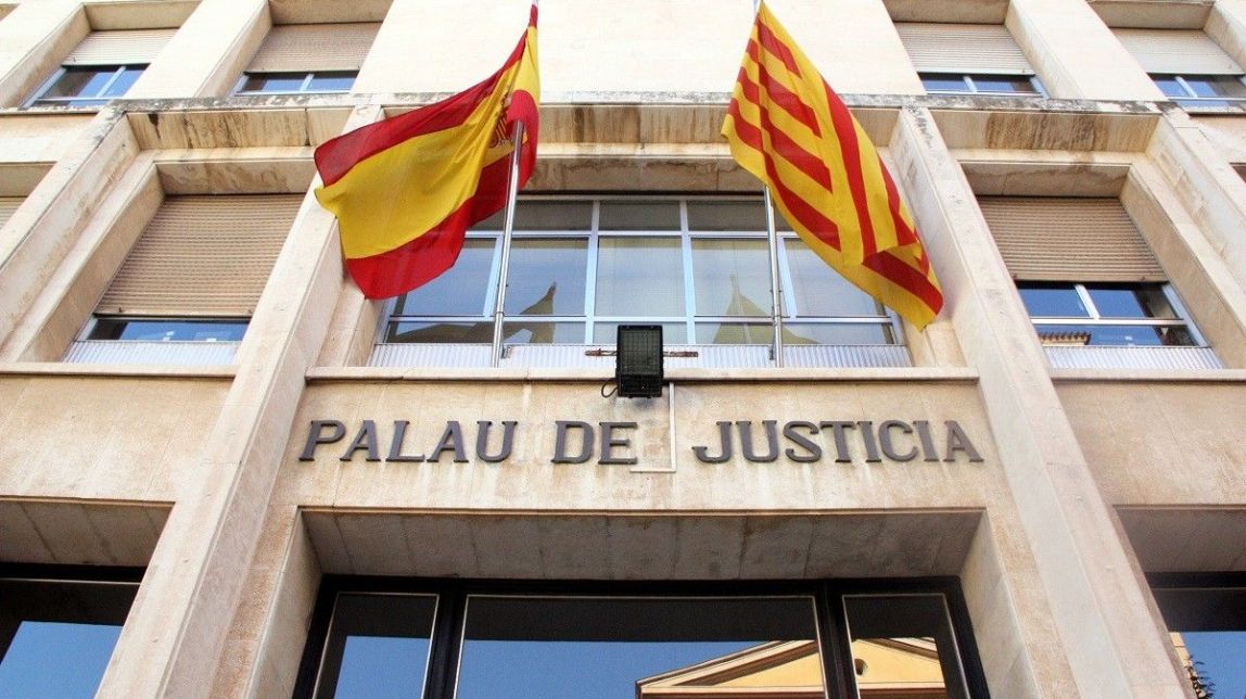 A judici una jove i la seva mare, acusades de llençar un nadó a un contenidor a Tarragona