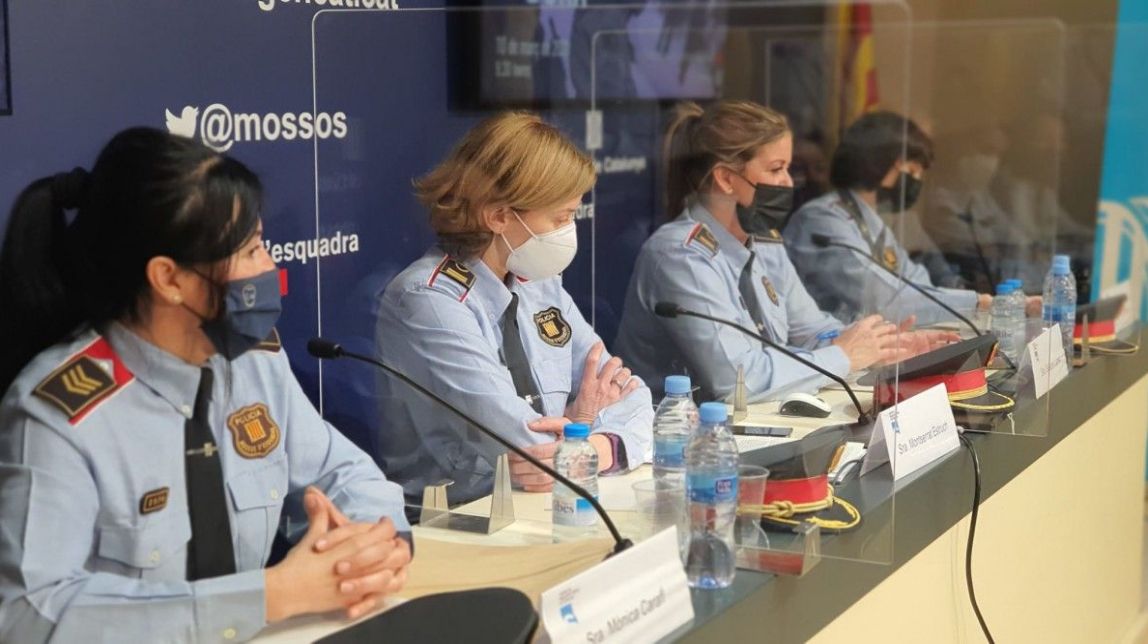 Interior reservarà un 40% de noves places de Mossos, Bombers i Agents Rurals per a dones