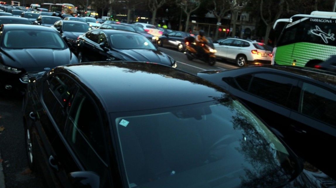 L'AMB aprova els canvis al sector del taxi: llum verda a la precontractació de 60 minuts dels VTC
