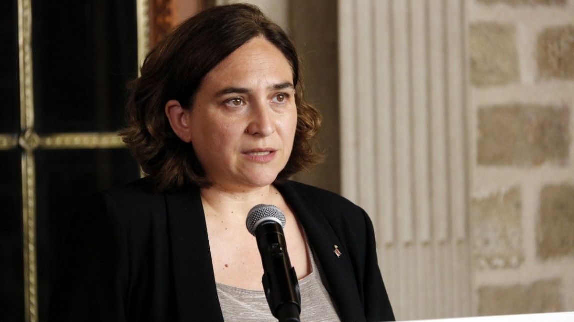 Colau consulta el secretari abans de decidir si cedeix locals per l'1-O