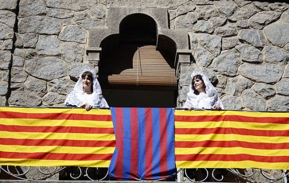 Crida per tenyir de blaugrana els balcons de Ripoll.
                                                                             |
                                                                    Arnau Urgell - |
                                                                    