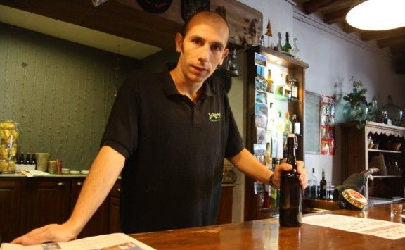 Fran Barroso amb una ratafia
                                                                             |
                                                                    Arnau Urgell - |
                                                                    