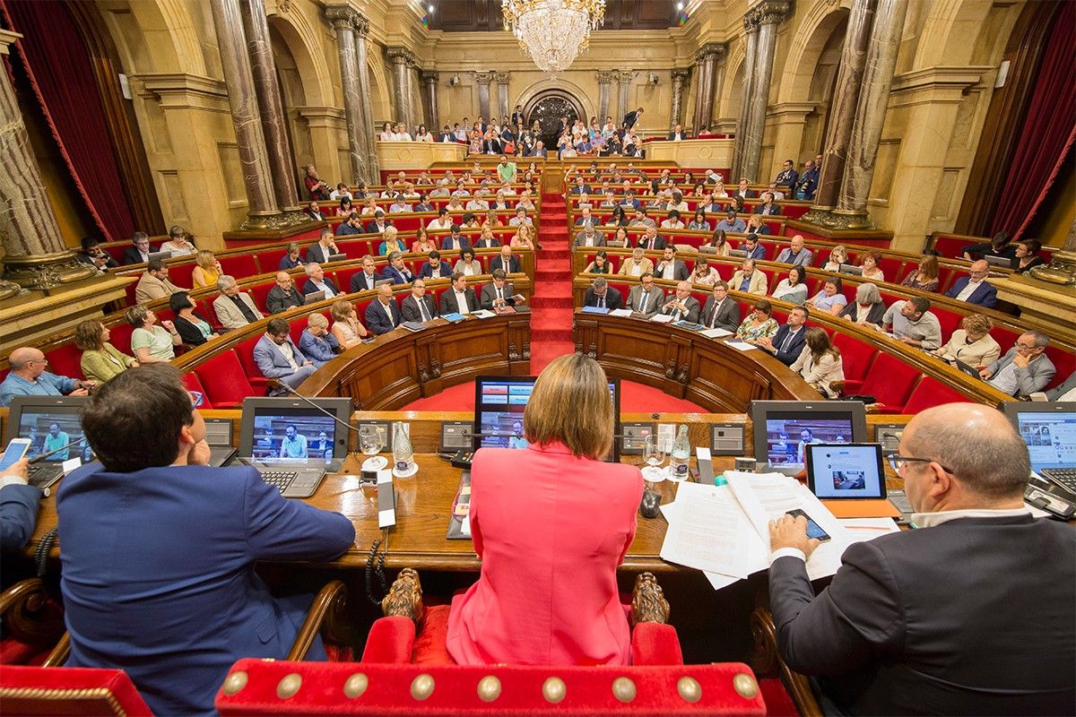 Tots els passos de l'aprovació de la Constitució catalana
