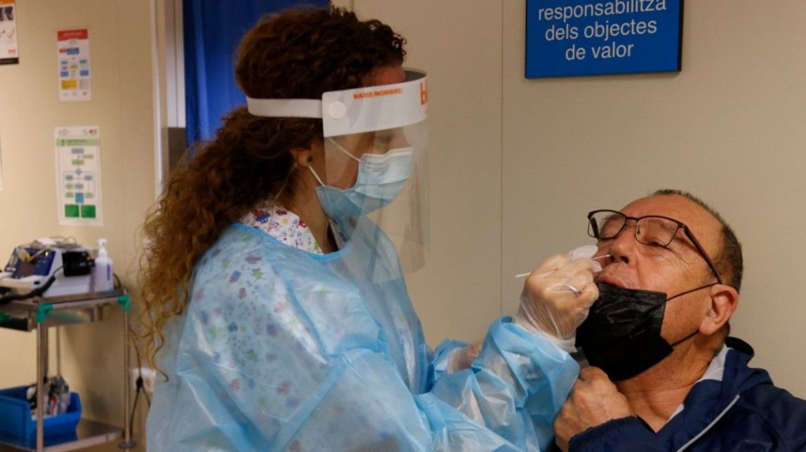 Els contactes estrets de casos de Covid hauran de tornar a fer quarantena a partir d'aquest dijous