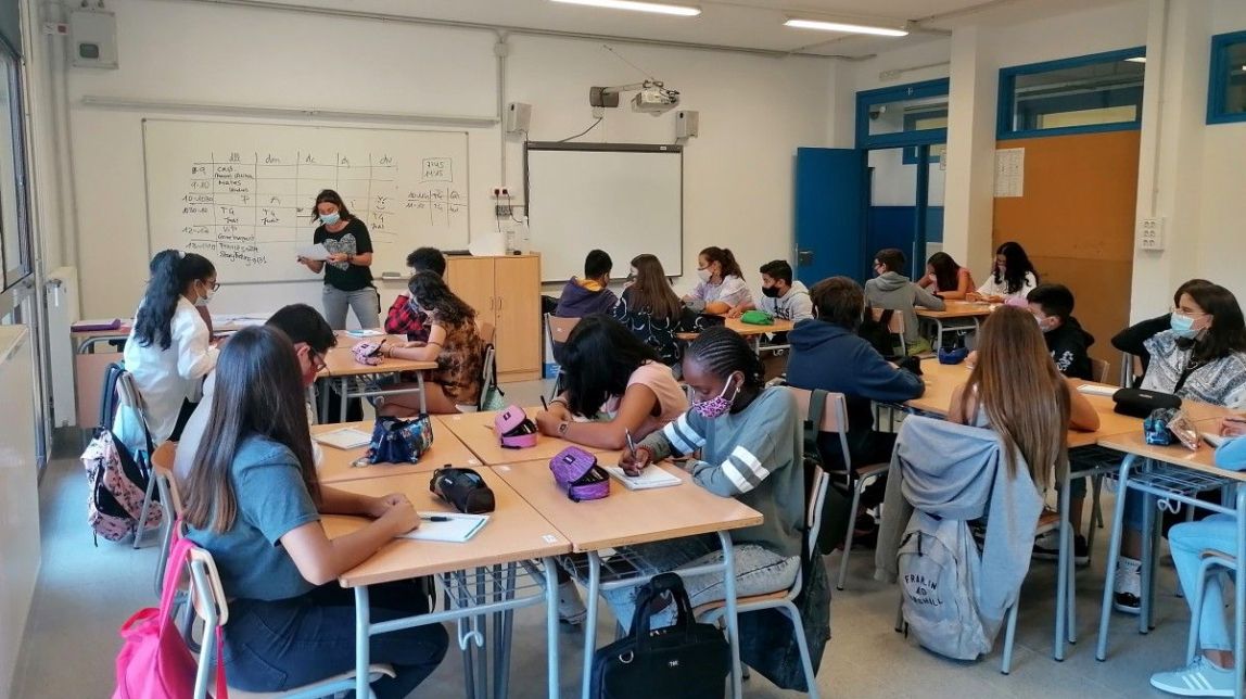 Els contactes estrets ja vacunats a les escoles i instituts no hauran de fer quarantena fins al gener