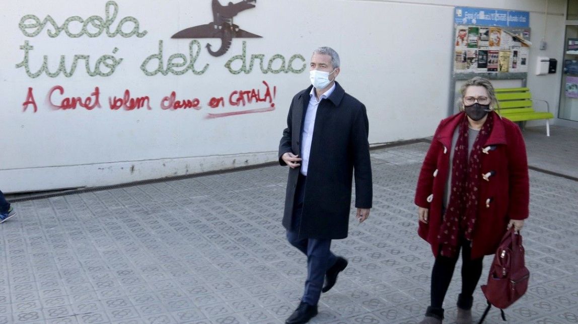 Josep Gonzàlez Cambray durant la visita a l'escola Turó del Drac, de Canet de Mar
                                                                             |
                                ACN - |
                                ACN