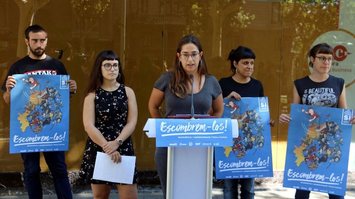 La CUP crida a «escombrar» Mas, Pujol, Rajoy o el rei en la campanya del referèndum