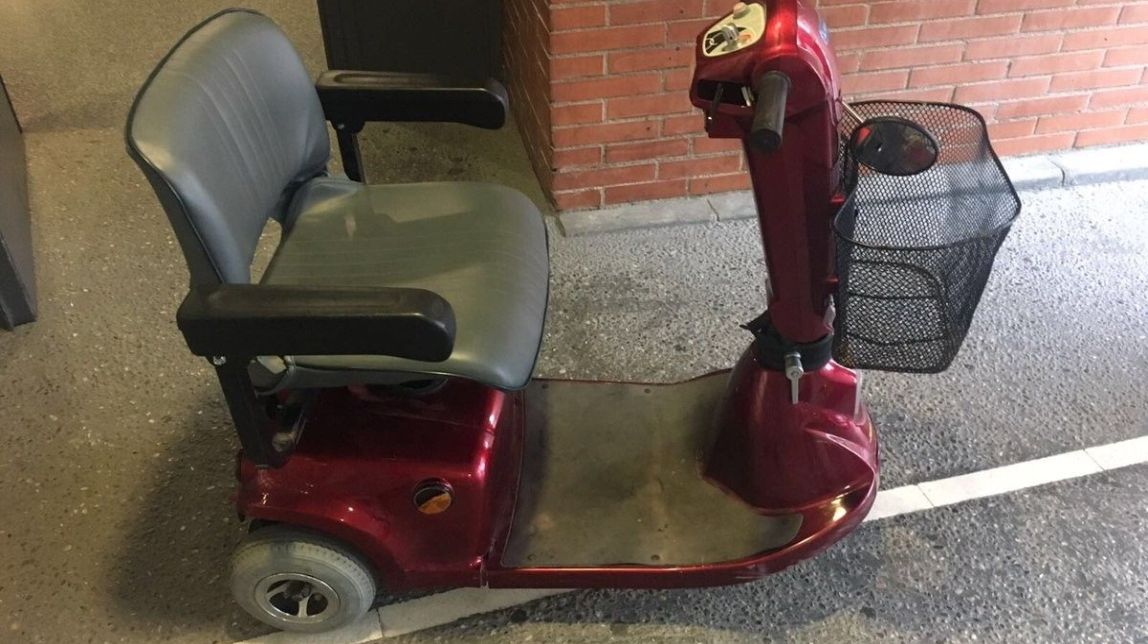 Els Mossos es fan passar per clients de Wallapop per recuperar una cadira elèctrica robada