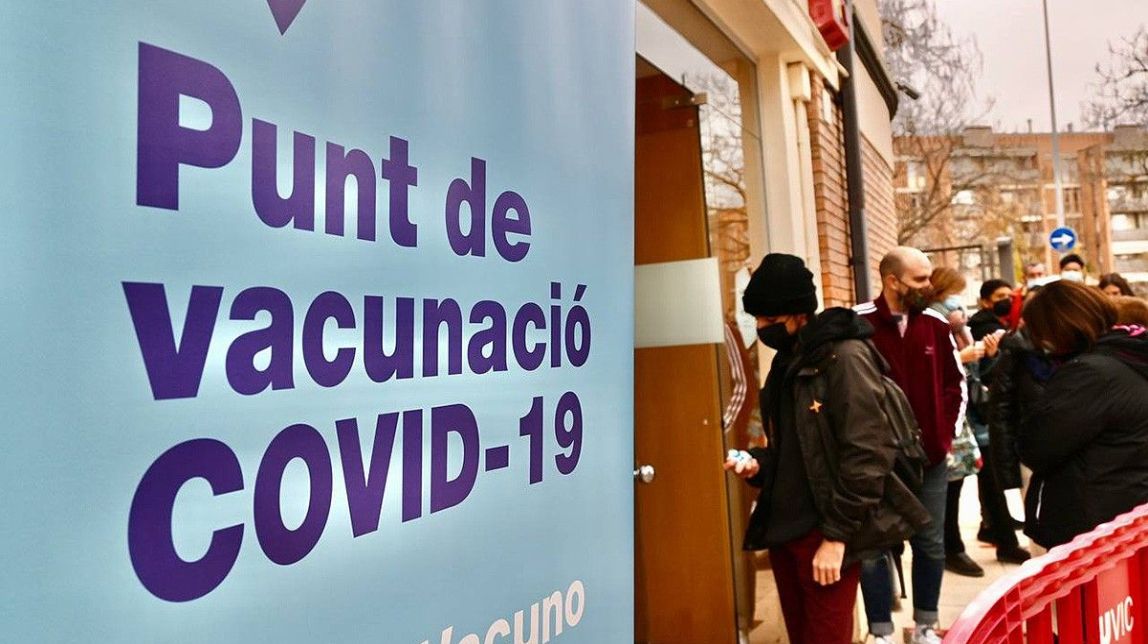 Els més grans de 60 anys ja poden sol·licitar la dosi addicional contra la Covid-19
