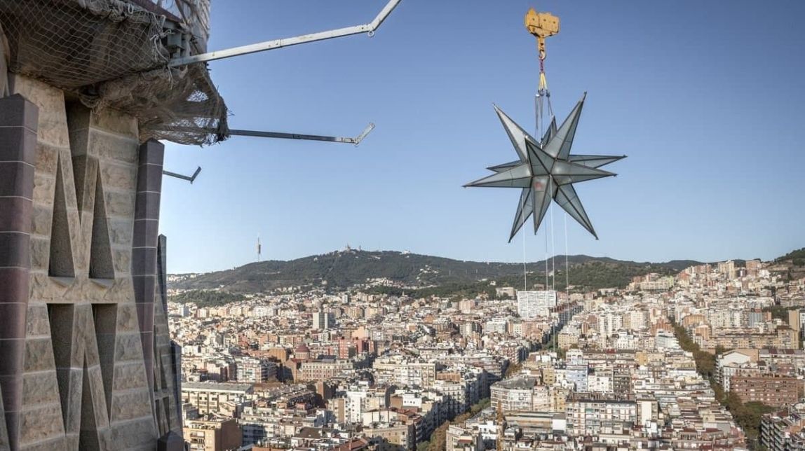 Enquesta | T'agrada l'estel que corona la torre de la Mare de Déu de la Sagrada Família?