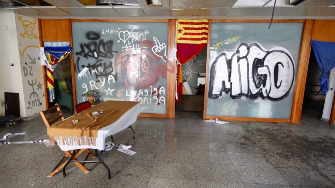 El novè detingut de la violació múltiple de Sabadell admet que estava «dormint» al lloc dels fets  