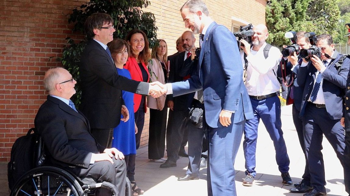 Carles Puigdemont i Felip VI se saluden a l'arribada a l'acte
                                                                             |
                                ACN - |
                                ACN
