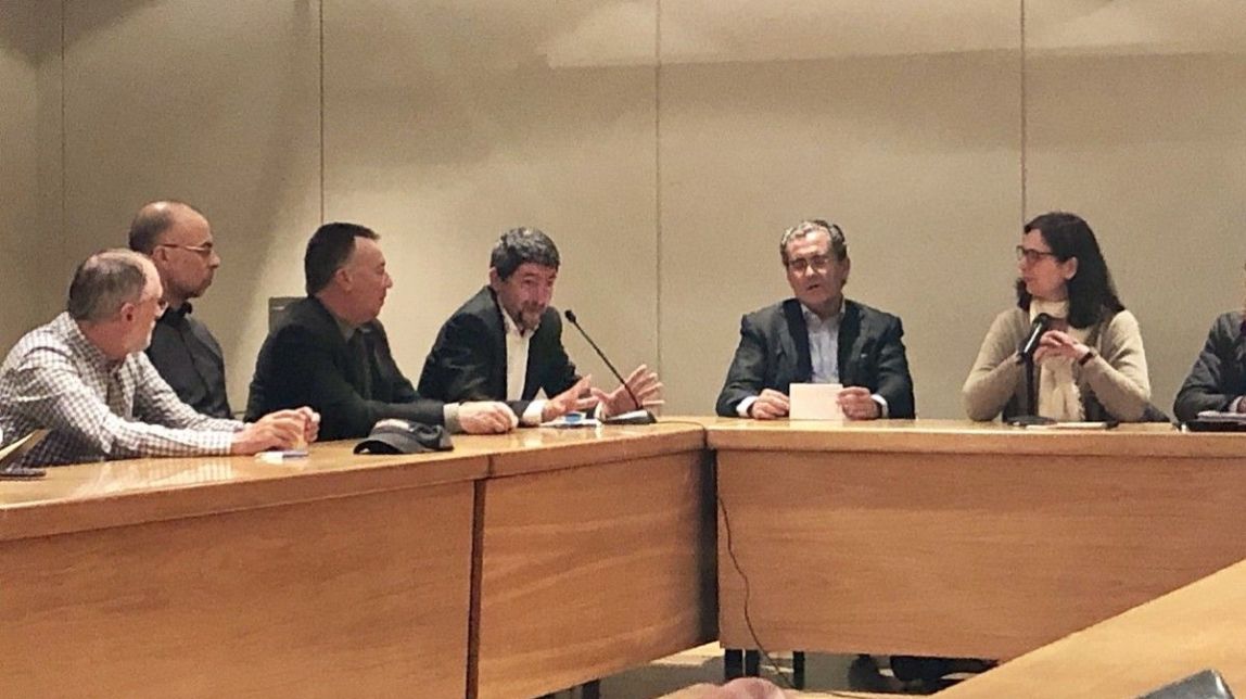 L'independentisme crida a posar la Cambra «al servei de la República» 