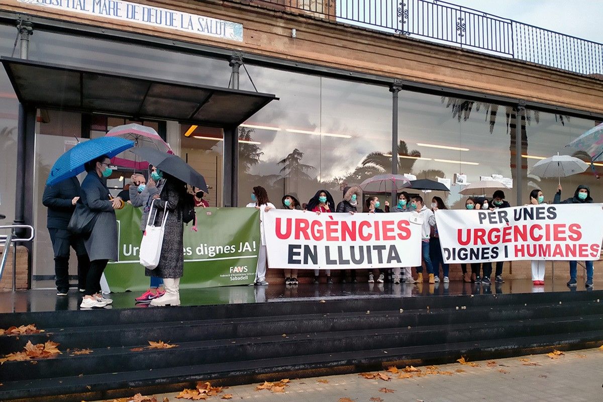 Els treballadors d'urgències de l'Hospital Taulí de Sabadell exploten per «esgotament»