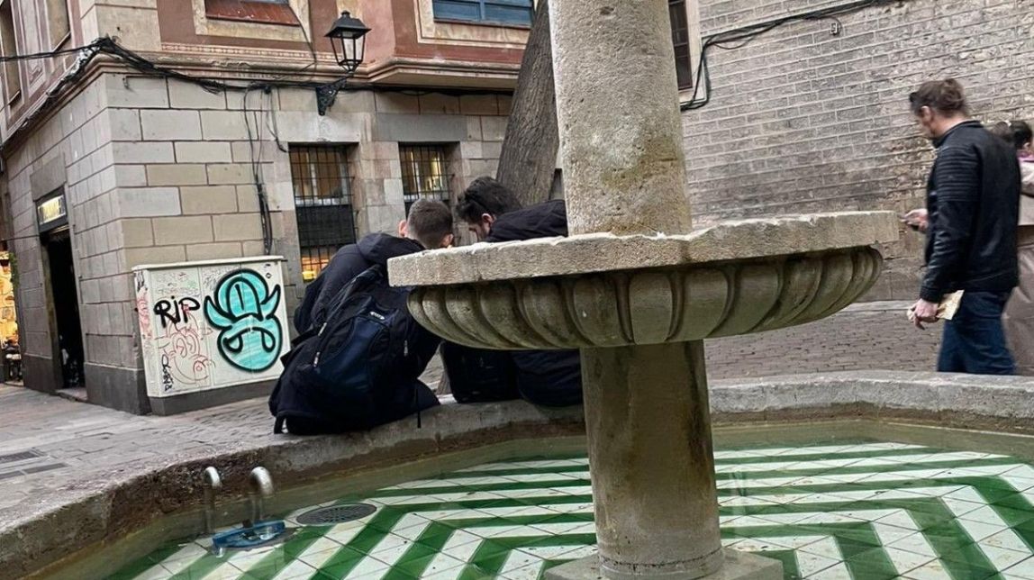 Vandalisme a la font de la plaça Sant Felip Neri de Barcelona