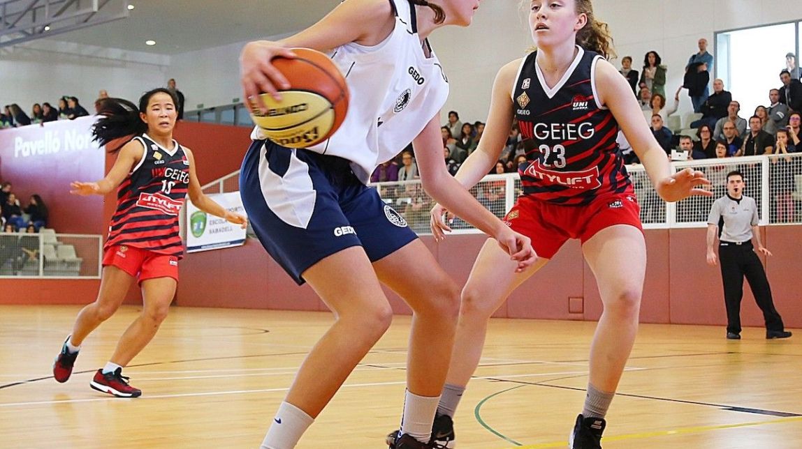 Un moment del xoc entre el CNS i l'Unigirona
                                                                             |
                                Topbàsquet - |
                                Topbàsquet