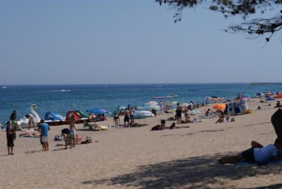 Catalunya i França col·laboren en campanyes de control d'articles de platja
