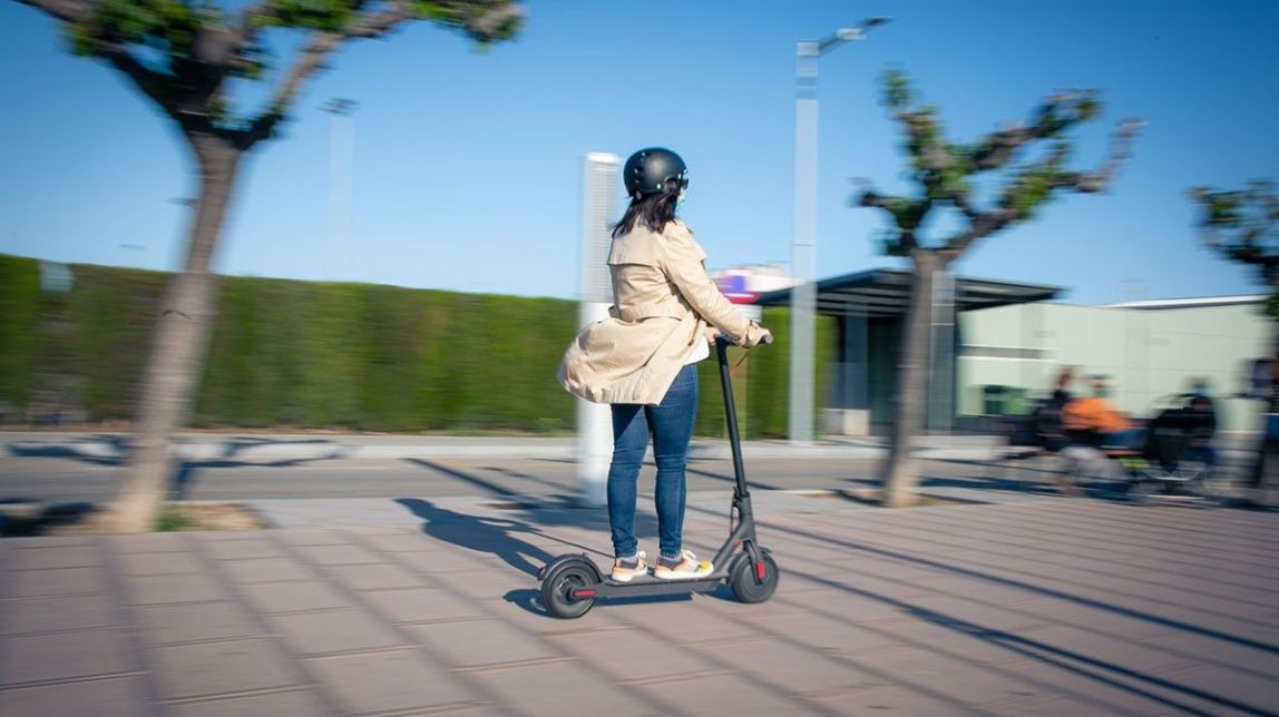 «Saps que si portes un patinet elèctric condueixes un vehicle?»