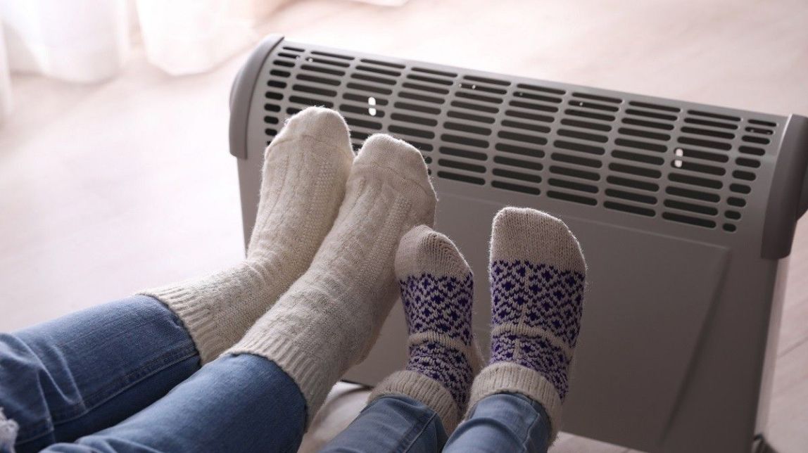 Dotze trucs per no passar fred a casa i estalviar amb la calefacció