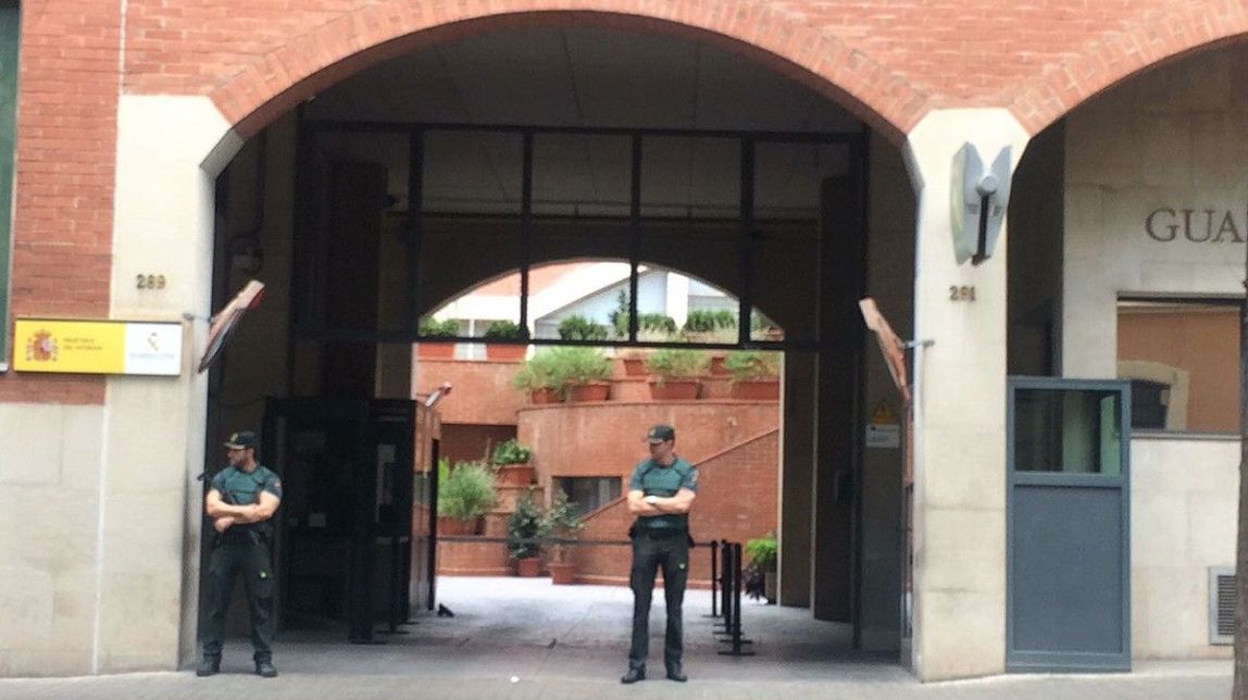 ​La Guàrdia Civil interroga funcionaris de la Generalitat pels preparatius del referèndum