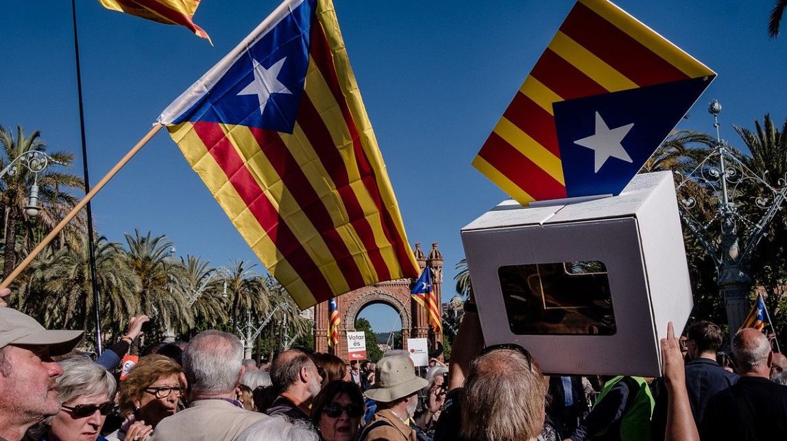 El Govern optarà per la via que doni «més garanties» per comprar les urnes del referèndum