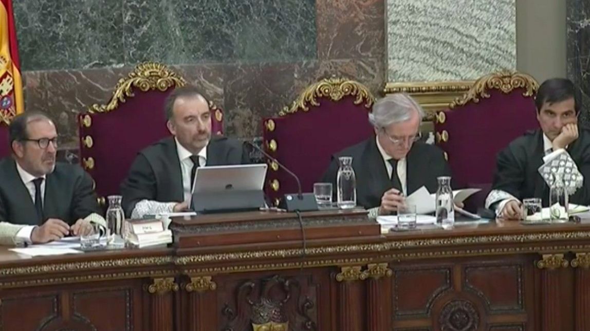La policia espanyola justifica l'ús de bales de goma a l'escola Ramon Llull