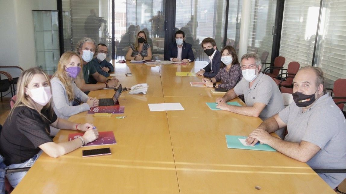 El PSC posa en marxa les converses per impulsar una moció de censura a Badalona