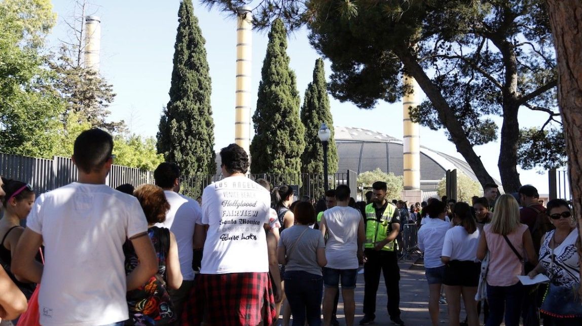 Cues al Palau Sant Jordi per l'augment de la seguretat al concert d'Ariana Grande