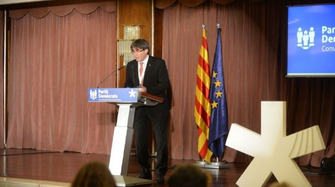 Puigdemont reclama la mobilització del món local per fer possible el referèndum