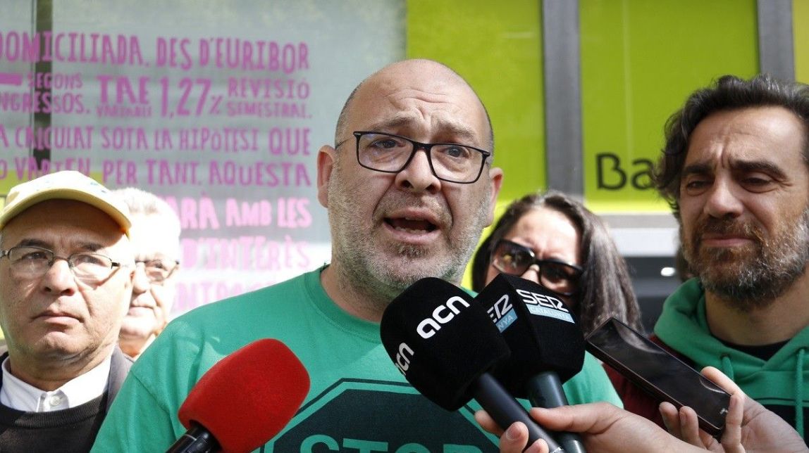 Més pisos públics i aturar els desnonaments, les exigències de la PAH als partits pel 28-A