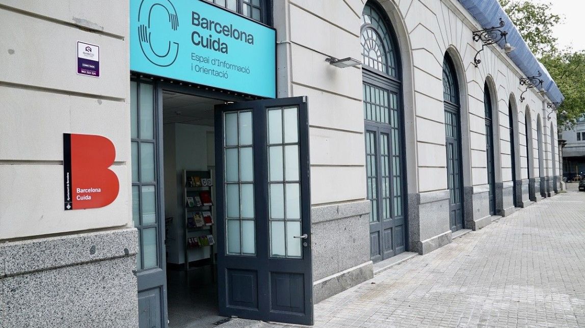 Barcelona obre el primer centre destinat a les persones cuidadores i les que són cuidades