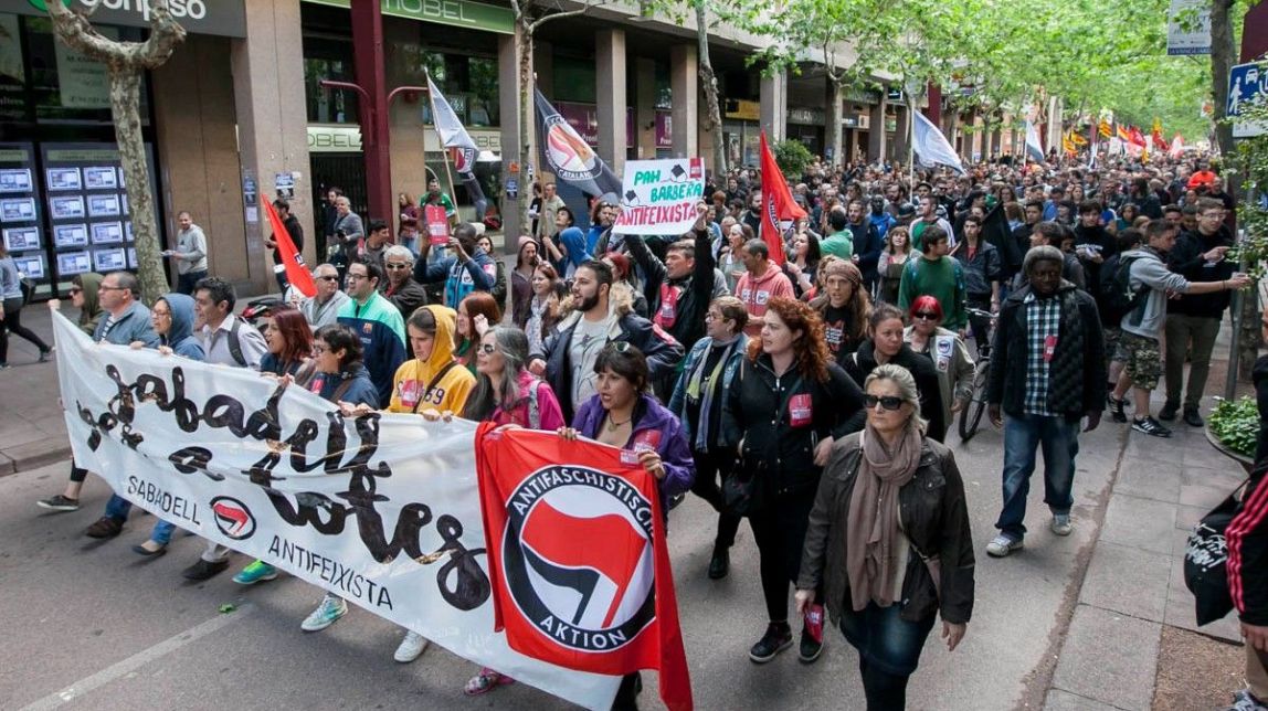 Unes 6.700 persones surten al carrer a Sabadell unides contra el feixisme