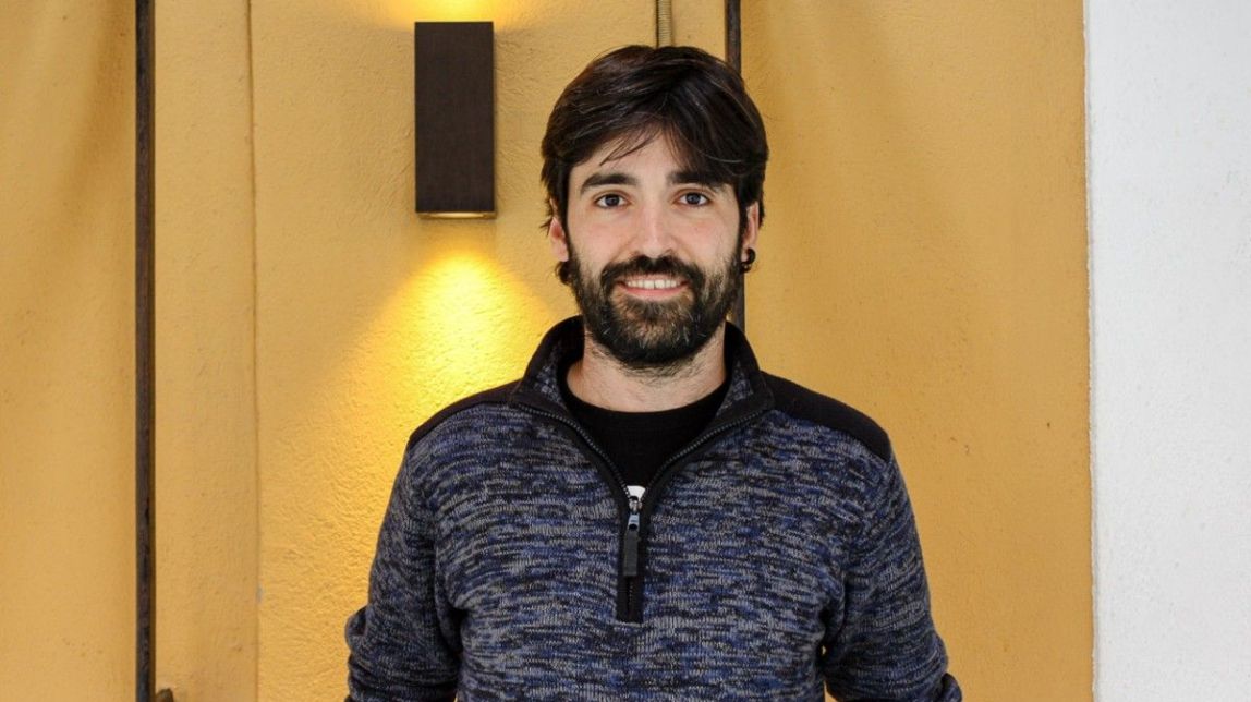 Roc Casagran: «Ens han destruït el país des de dalt, però des de baix continua tenint lligams forts»